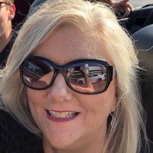 Meet your Posher, Suzanne